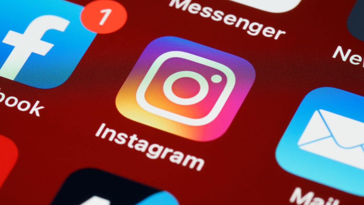 Instagram dislike button, Instagram comment dislike, Instagram new features, social media updates, Instagram testing dislike, Instagram comment reactions, Instagram update 2025, Instagram engagement tools, Instagram algorithm changes, social media news