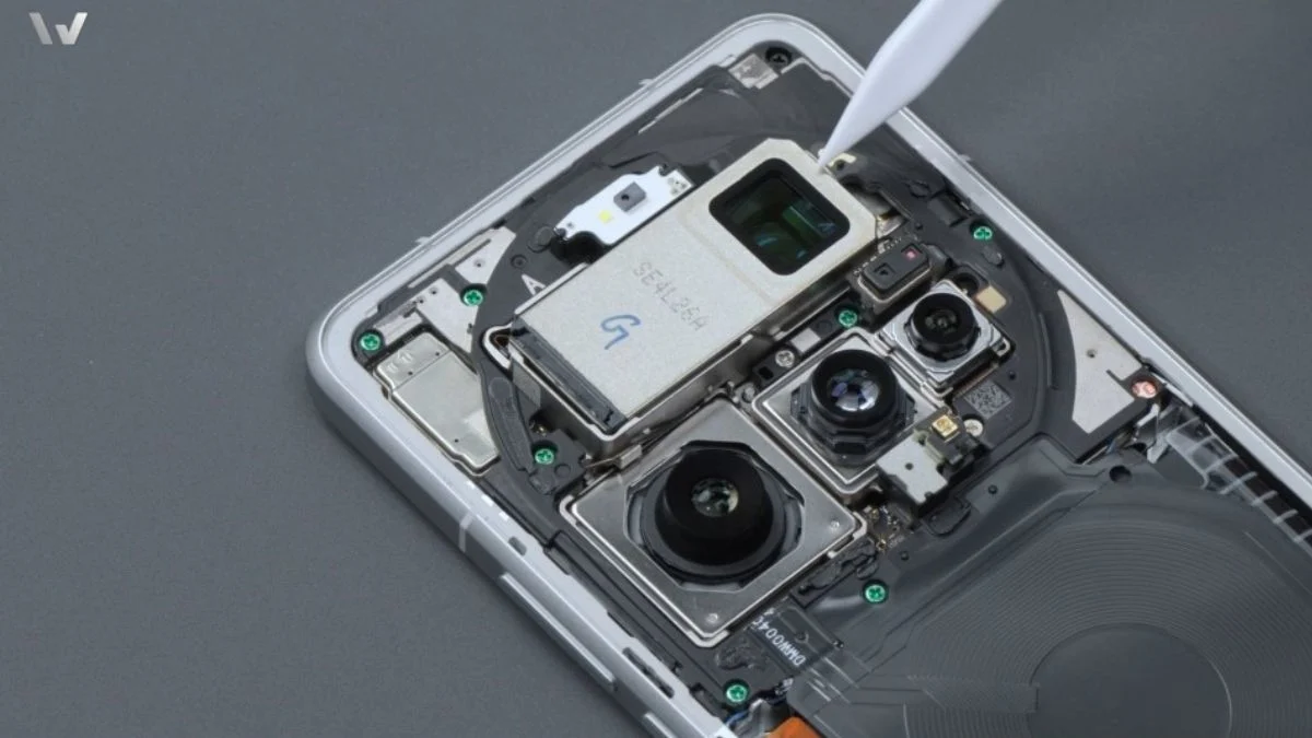 Xiaomi 15 Ultra teardown Xiaomi 15 Ultra camera module Xiaomi 15 Ultra internal design Xiaomi 15 Ultra vs Xiaomi 14 Ultra Xiaomi 15 Ultra features Xiaomi 15 Ultra night photography Xiaomi 15 Ultra specifications Xiaomi 15 Ultra hardware analysis Xiaomi 15 Ultra cooling system Xiaomi 15 Ultra MWC 2025