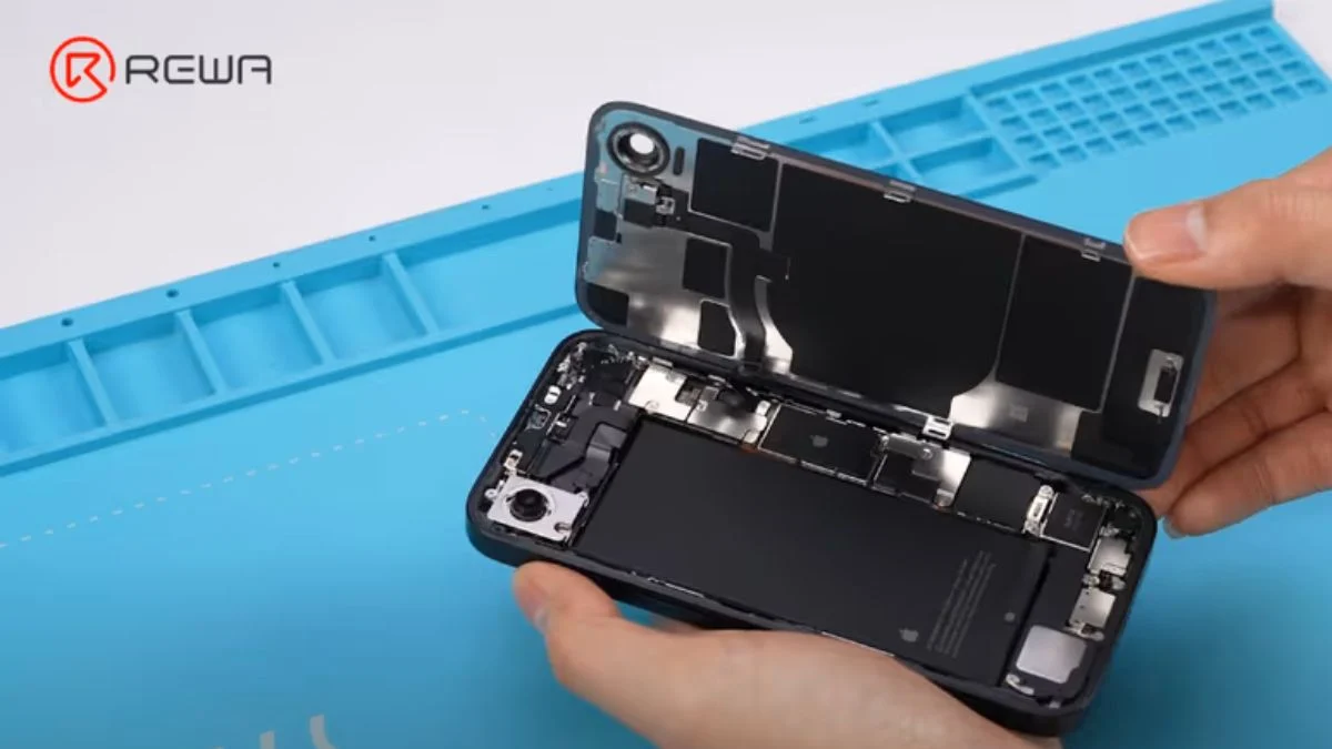 iPhone 16e teardown iPhone 16e battery capacity iPhone 16e internal design iPhone 16e vs iPhone 15 iPhone 16e features Apple iPhone 16e specs iPhone 16e A17 Bionic Lite iPhone 16e teardown video iPhone 16e repairability iPhone 16e hardware analysis